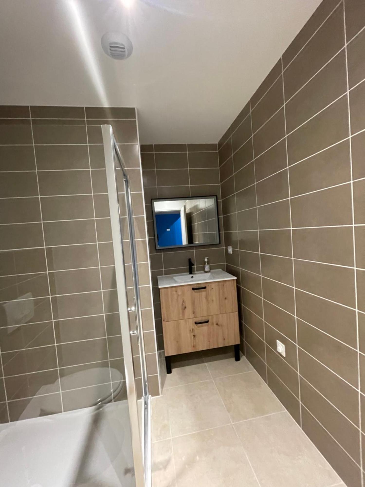 Le Salvador - Appart'Hotel De 18M2 A 44M2 La Talaudiere Екстер'єр фото
